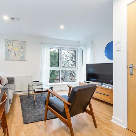 Modern 2 Bed Broompark/Central Apt. With Parking Glasgow Exteriör bild