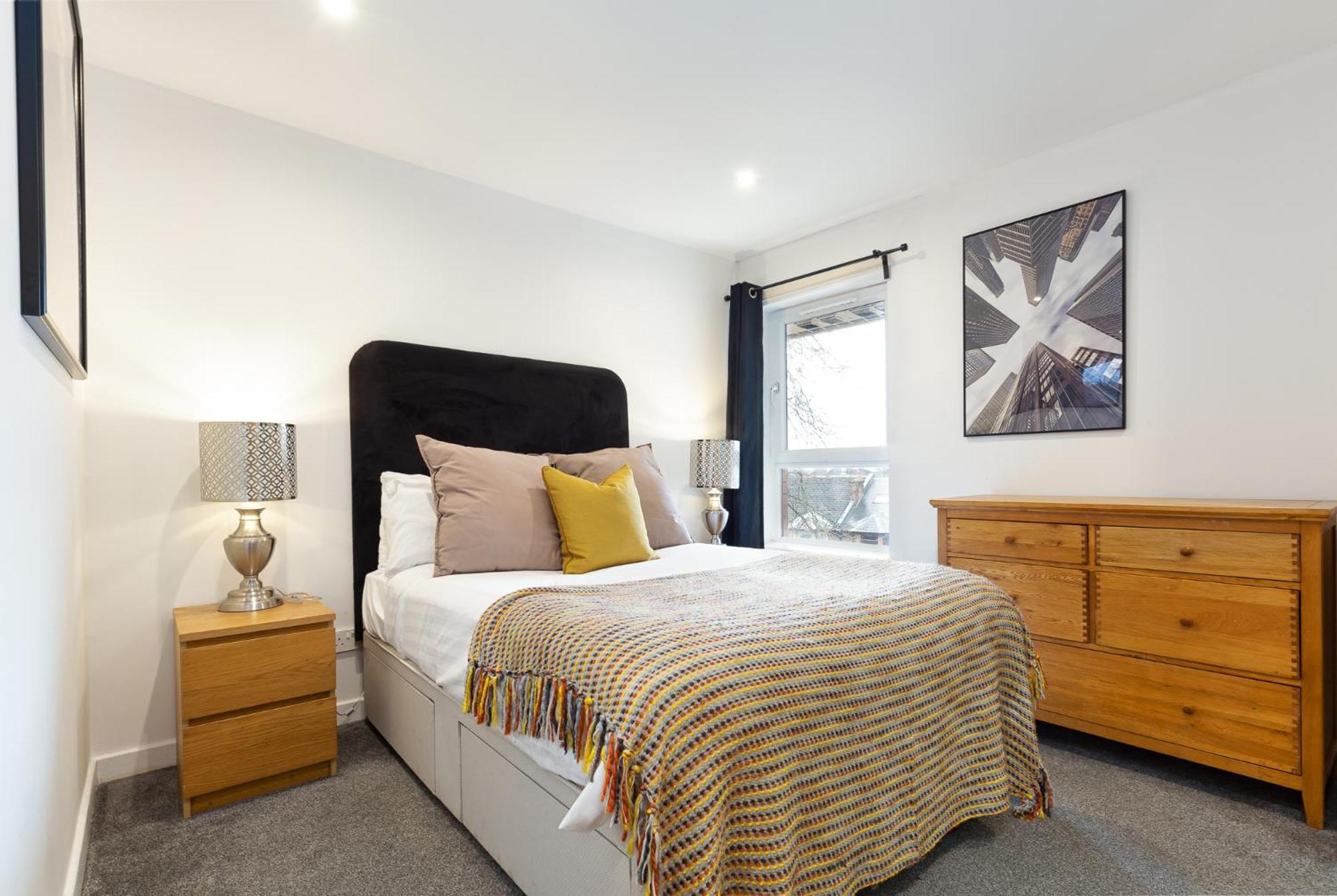 Modern 2 Bed Broompark/Central Apt. With Parking Glasgow Exteriör bild